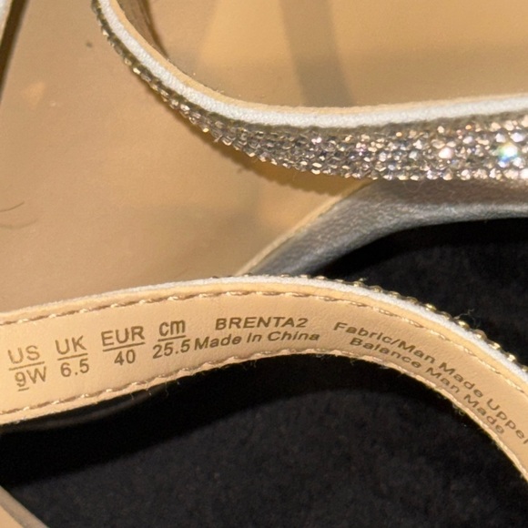 Naturalizer Silver Rhinestone Heels for Formal Events Wide/New - Picture 5 of 9